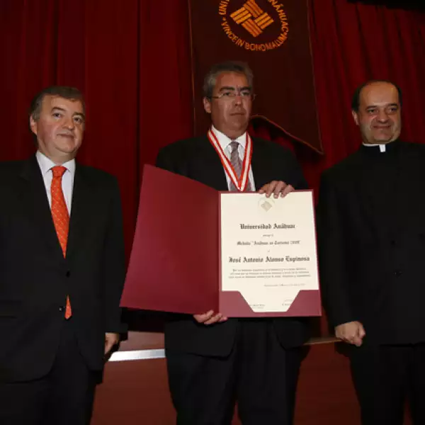 Medalla Anáhuac  a José Antonio Alonso