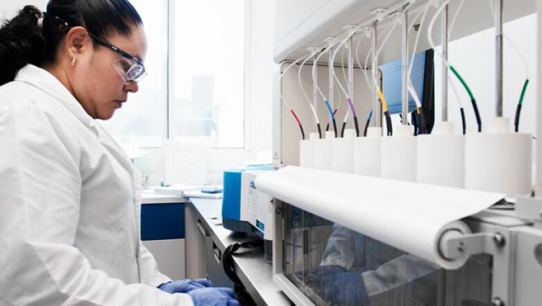 En México sólo existen cuatro equipos como éste para comprobar la liberación del activo químico del medicamento. Uno de ellos es de Landsteiner.