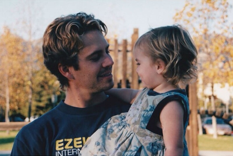Meadow Walker compartió una tierna fotografía en la que la vemos cuando era una bebé entre los brazos de su papá, quien murió en noviembre de 2013 en un accidente.