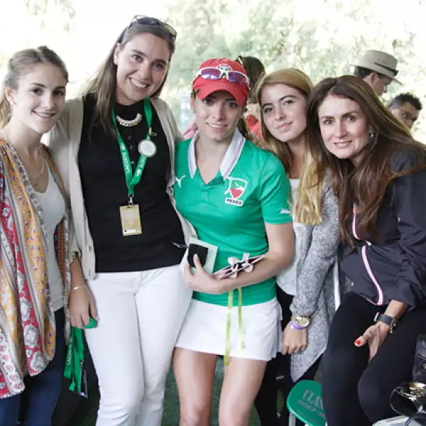 Isabel Ortega, Christiane Michel, Gabriela López, Evelyn Arguelles y Evelyn Badillo