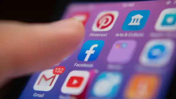 Facebook eliminó cuentas