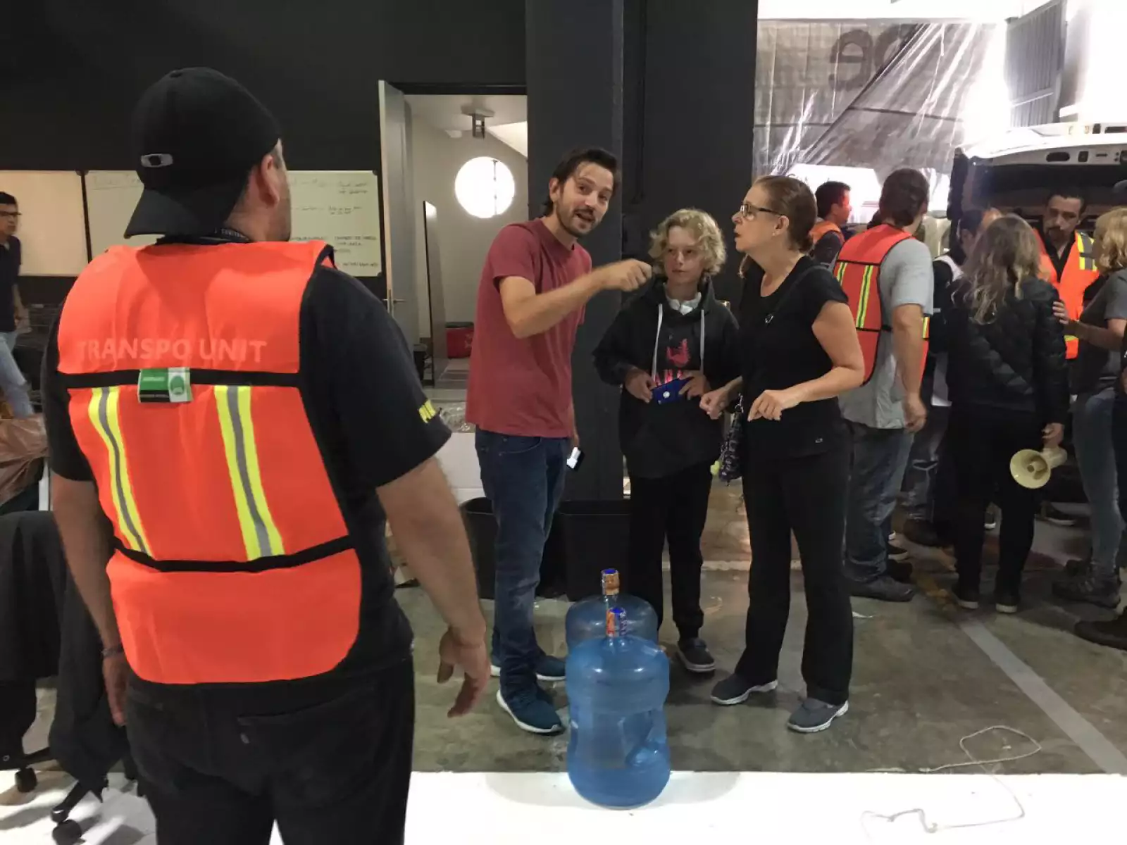 Diego Luna en el centro de acopio en Lago Tanganica 67 en Polanc