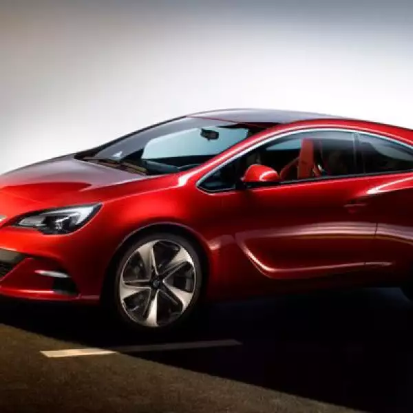 Presenta algunos cambios estéticos respecto al modelo de producción actual con cinco puertas (en el caso del GTC son sólo tres) como la fascia frontal con entradas de aire más deportivas, iluminación LED y un cuerpo más ancho en la parte trasera.