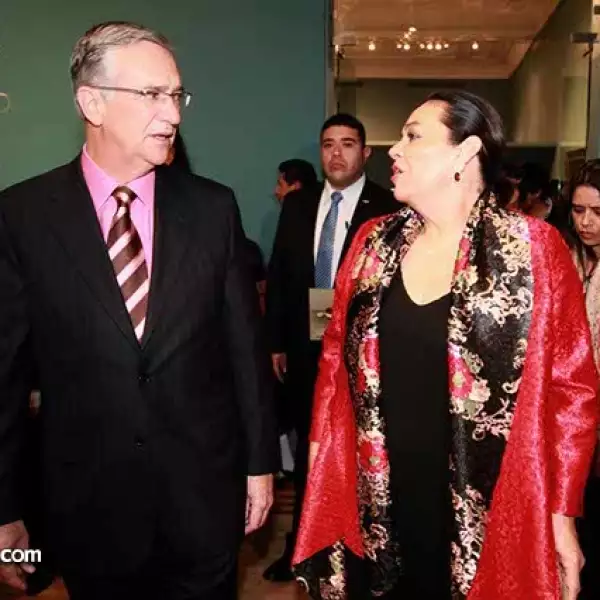 Ricardo Salinas y Carmen Gaytán