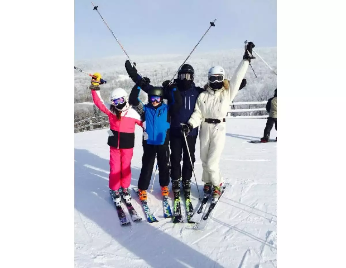 La ex pareja recibió el 2014 en Quebec, donde disfrutaron de un día para practicar esquí en familia.