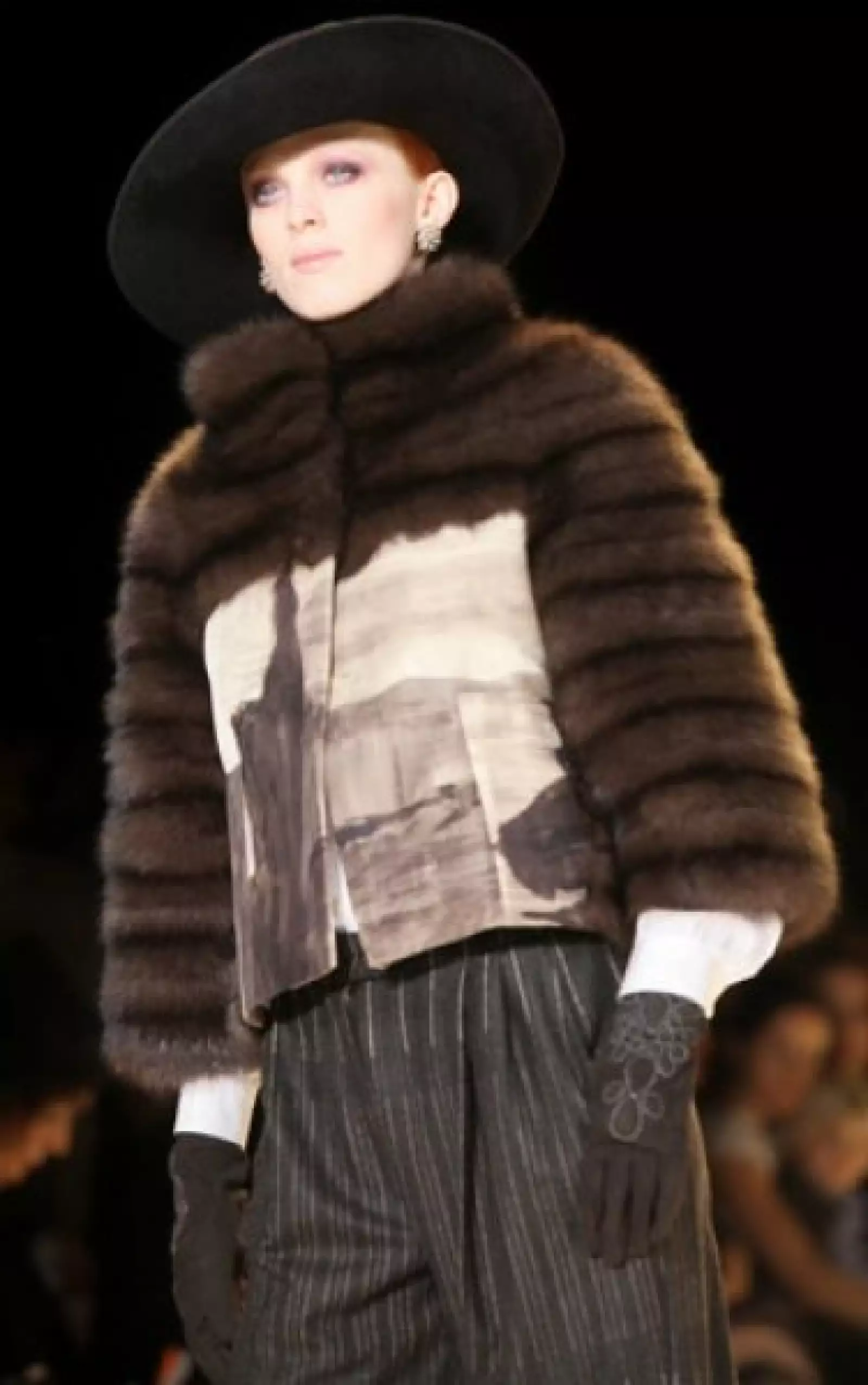 Herrera se decantó también por la aplicación de pieles en abrigos, chaquetas y boleros combinados con mohair y lana.