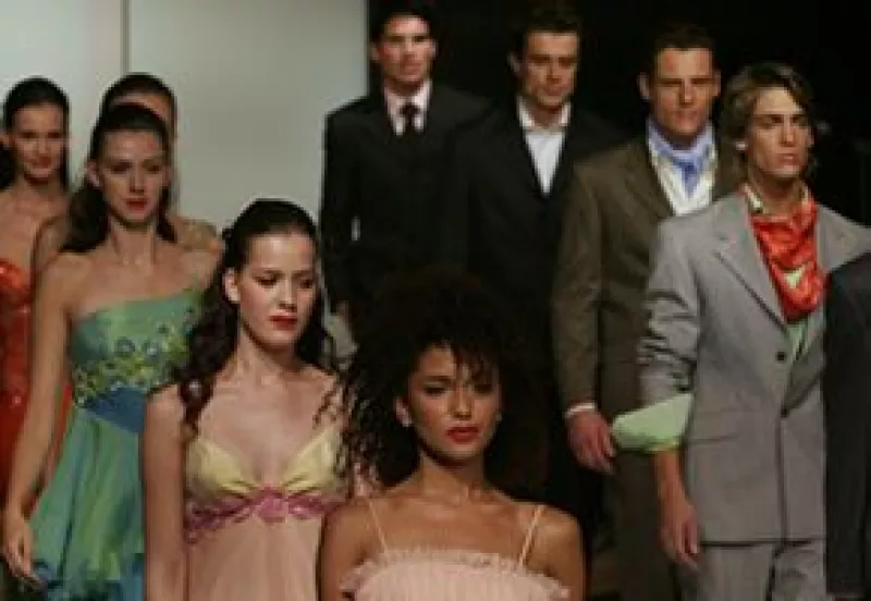 El diseñador mexicano sorprendió en el MBFW con su mezcla de texturas, estilos y colores.