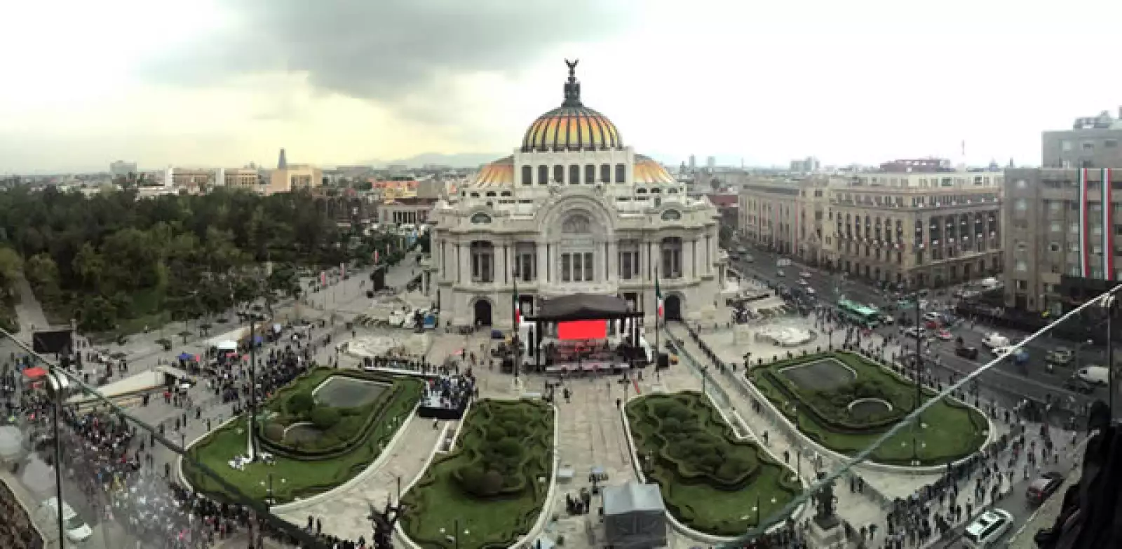 Palacio de Bellas Artes previo al homenaje a Juan Gabriel.