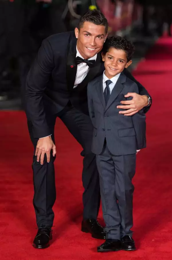 La forma en la que tuvo Cristiano a su hijo hasta ahora es un tanto desconocida, sin embargo se sabe que él es el único que se hace cargo del pequeño.