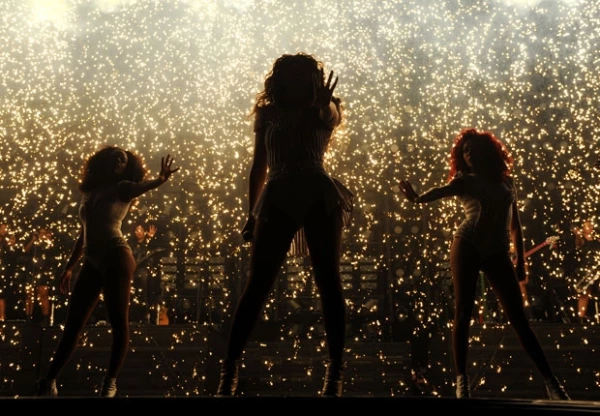 Durante el show de Beyoncé hubo pirotecnia.
