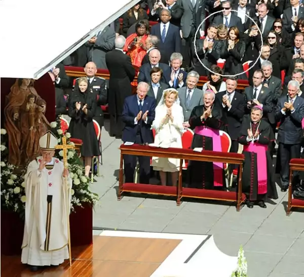Aquí se puede ver a Peña Nieto, Angélica y sus hijas durante la misa.