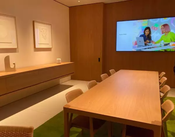 Board Room Apple Antara