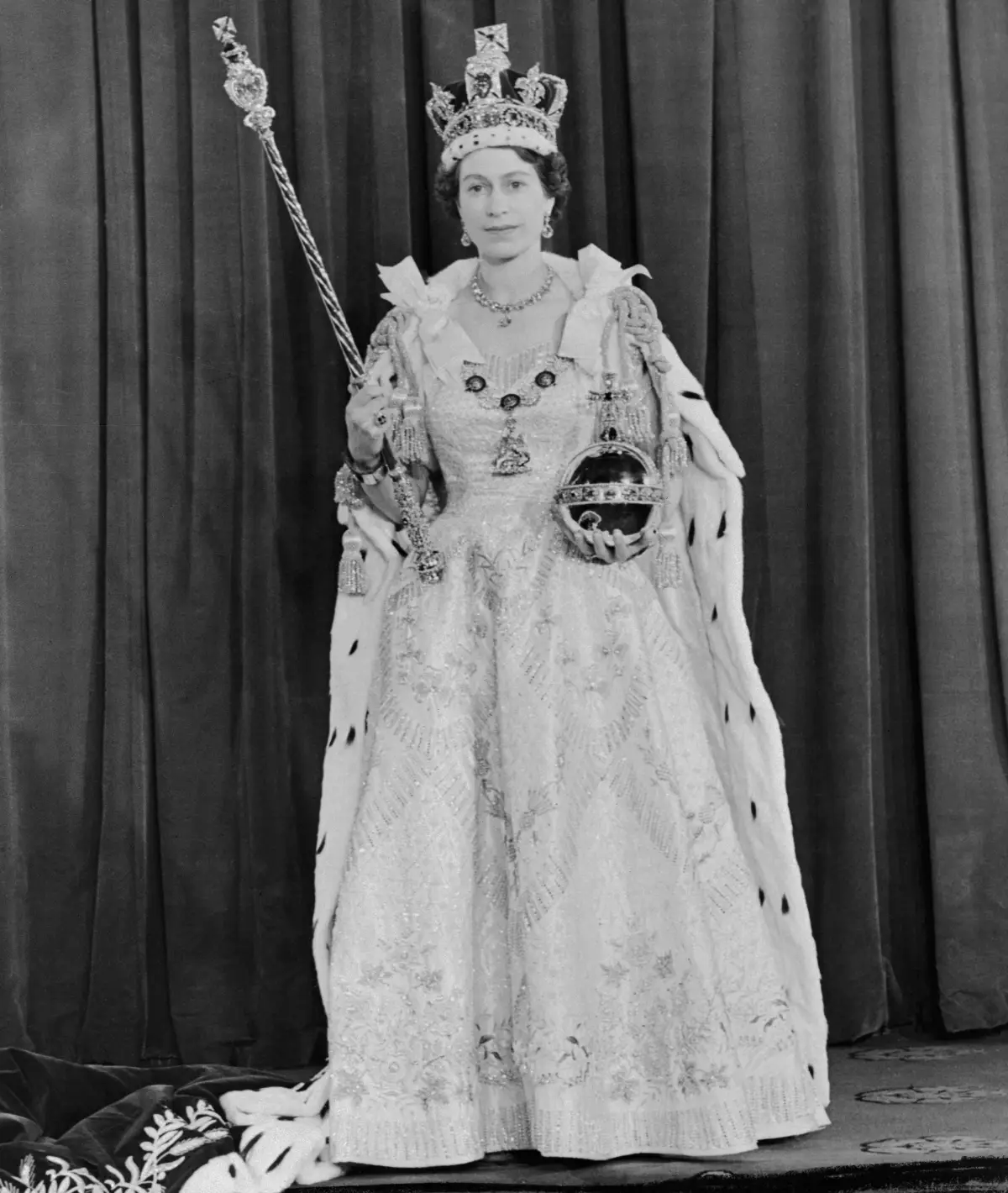 La reina Isabel II el día de su Coronación.