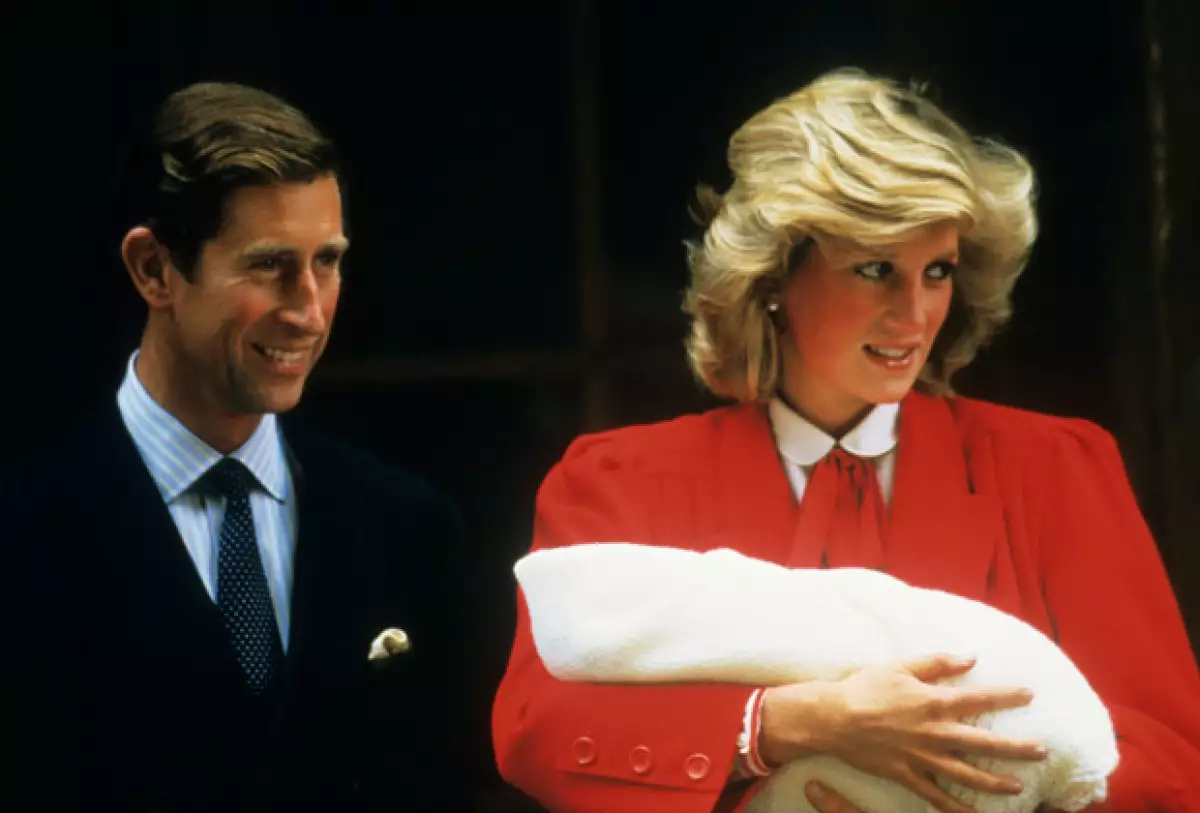 En las dos ocasiones en que tanto Lady Di como Kate han dieron a luz fue en el hospital de St. Marys.