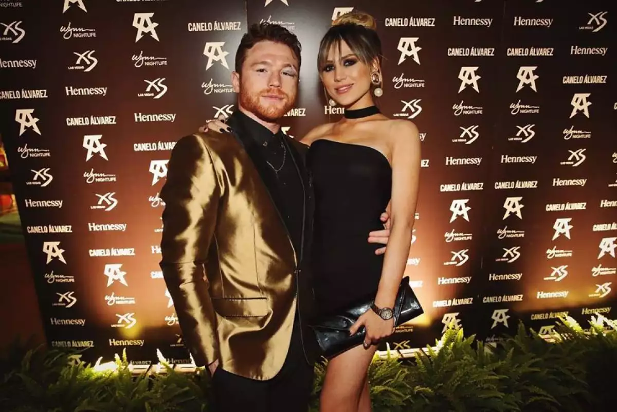 Canelo Álvarez dedica serenata y sexy baile a su novia en Cancún