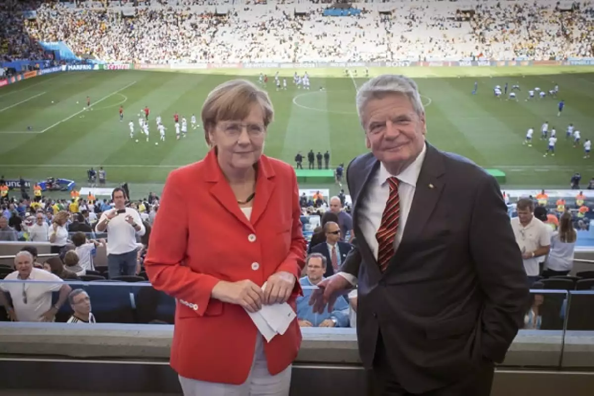 La actuación de Shakira, la presentación de la Copa del Mundo por Gisele Bündchen y los Beckham en la tribuna adornaron el triunfo del equipo alemán esta noche en Brasil.