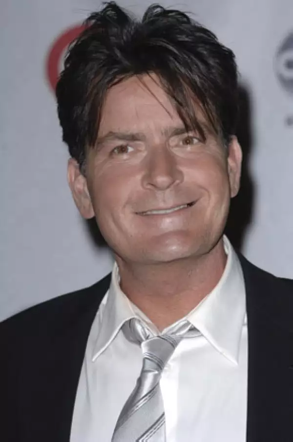 El actor pidió a la serie Two and a half men tres millones de dólares para que regrese al programa.