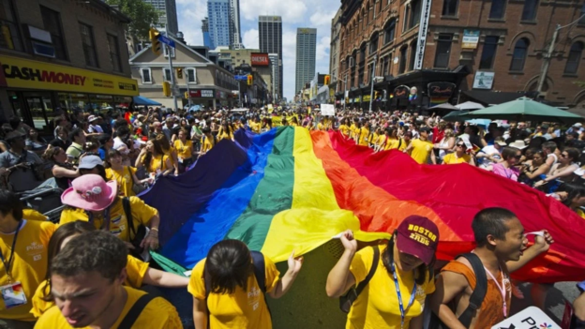 gay parade en toronto
