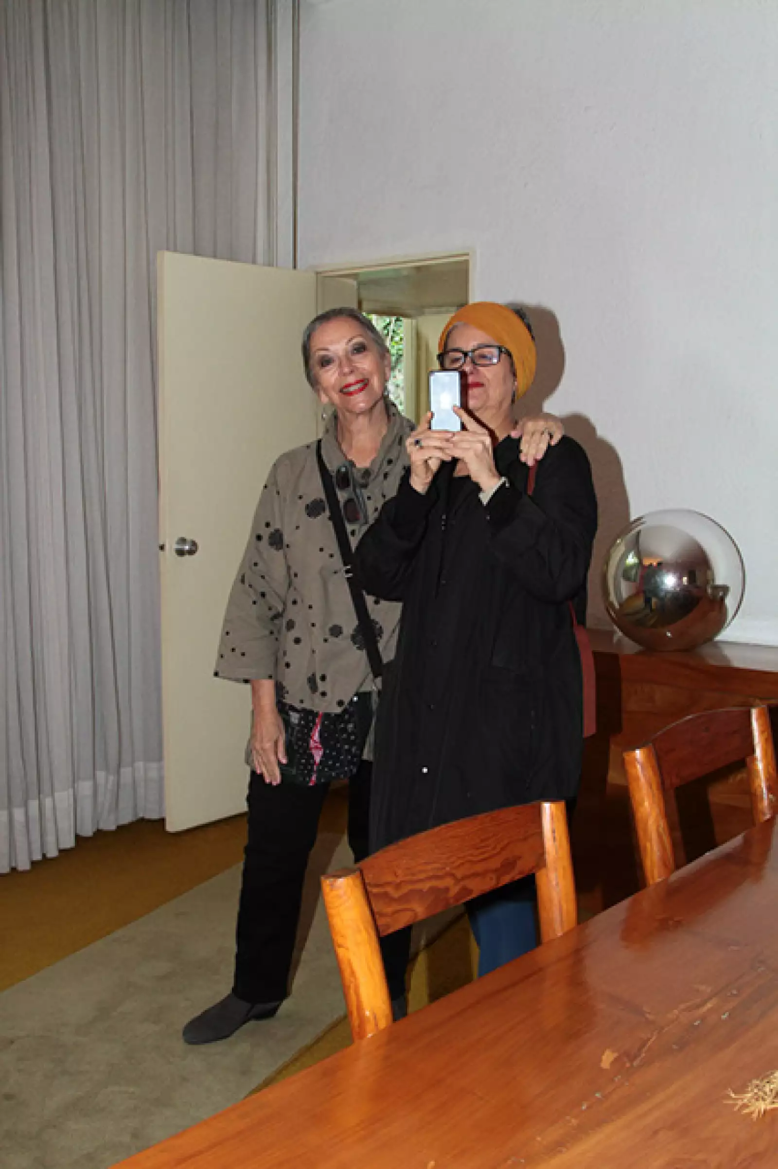 Jessica Moyal de la Galería Yam y Elena del Rivero