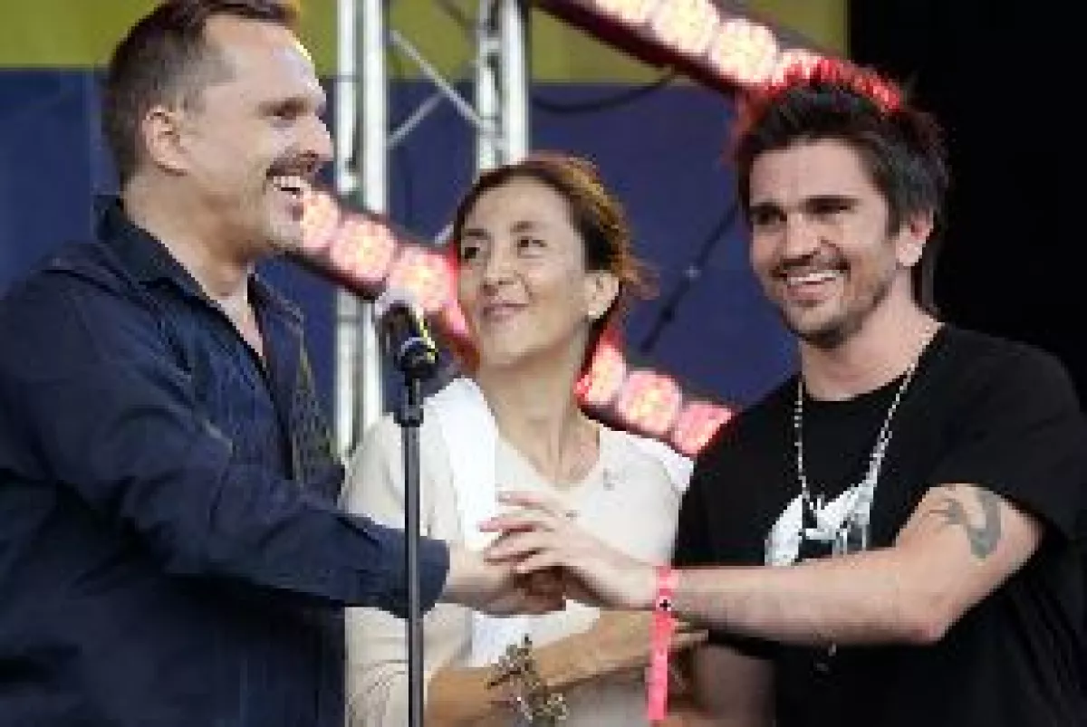 Los cantantes se presentaron en la ciudad de Manizales, Colombia, ante más de 30 mil personas.