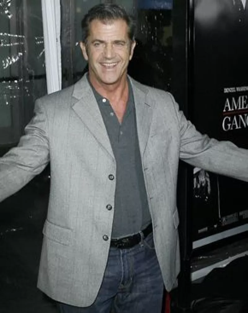 El actor se encuentra en nustro país para filmar en diversos escenarios algunos videos para la cantante y pianista rusa Oksana.