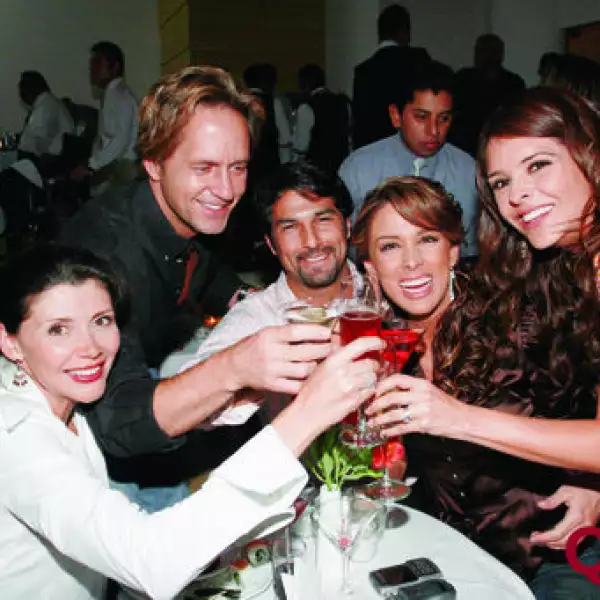 Estela y Guy Ecker, Arturo Carmona, Jackie Bracamontes, Gretel Valdéz