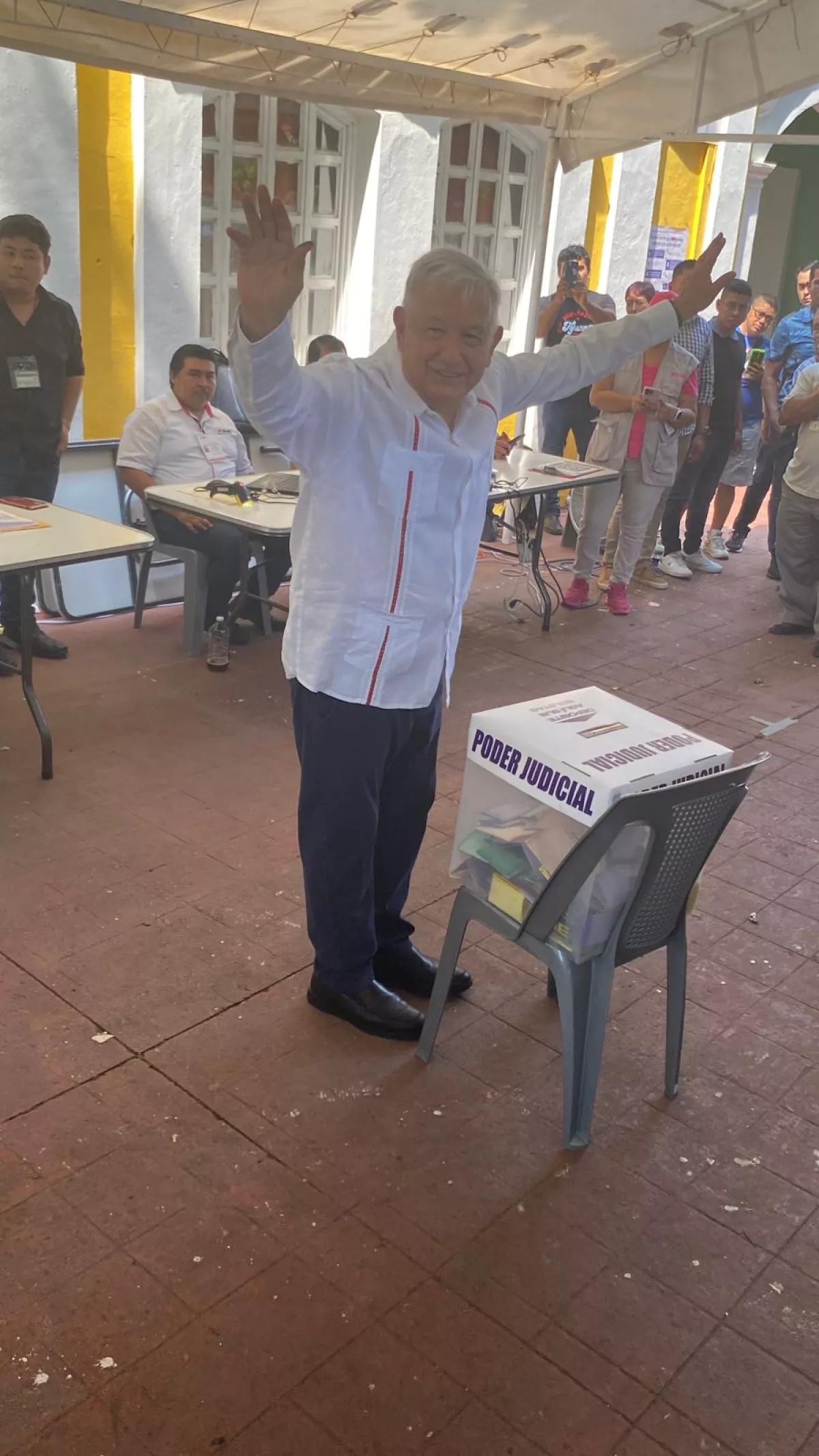 amlo-vota-.jpeg