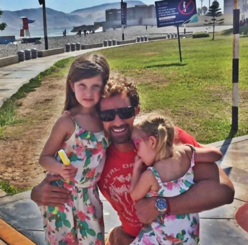 Gabriel Soto se encuentra grabando en Perú, por lo que sus hijas y su esposa fueron a visitarlo, dejando atrás los rumores de divorcio.