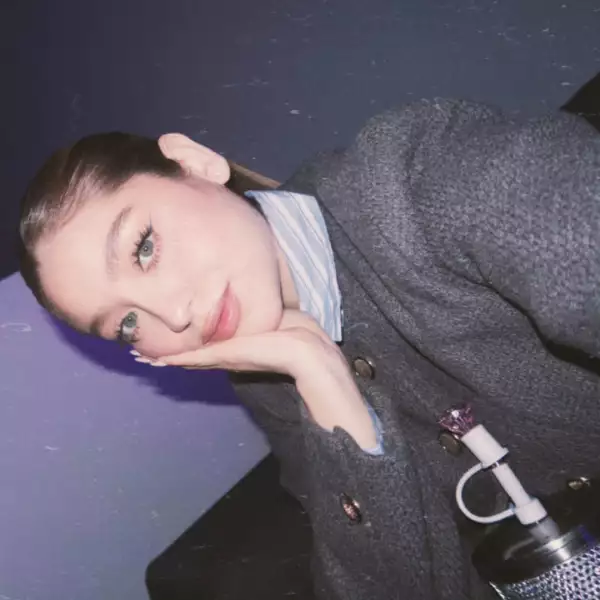 La cantante y actriz mexicana Karol Sevilla