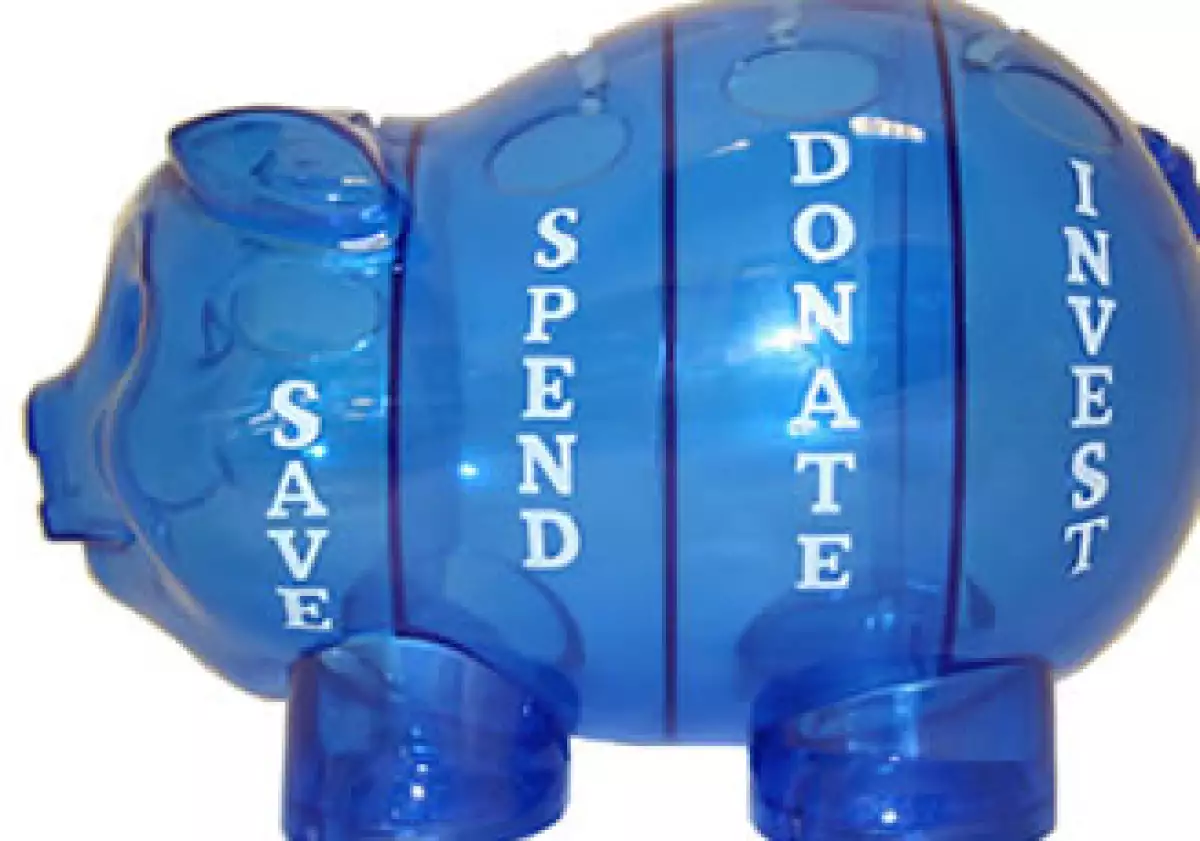 En un cochinito el niño puede dividir sus ingresos en diferentes rubros de ahorro como inversión, gasto y donación. (Foto: Cortesia)