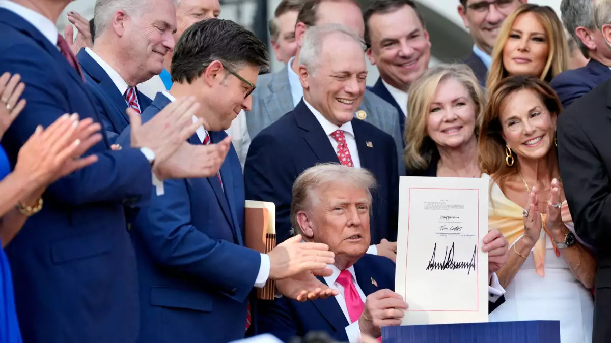 Trump promulga ley de recortes de impuestos y gastos