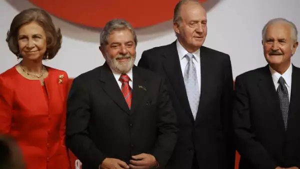 Carlos Fuentes se reunió con los reyes de España Sofía y Juan Carlos, además de el ex presidente de Brasil, Lula da Silva, luego de recibir el premio Don Quijote de la Mancha.