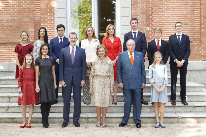 Rey Felipe VI de España, reina Letizia de España, Menchú del Valle, princesa Sofía de España, Paloma Rocasolano, Konstantin de Bulgari, princesa Leonor de España, rey Juan Carlos, reina Sofía y Jesús José Ortiz 