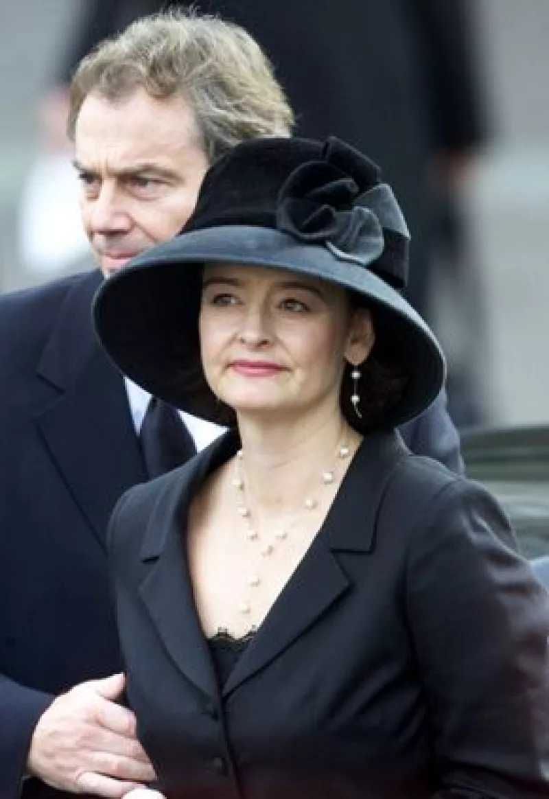 Una galería londinense pide unos 660 mil euros por un desnudo juvenil de la esposa del ex primer ministro británico Tony Blair.