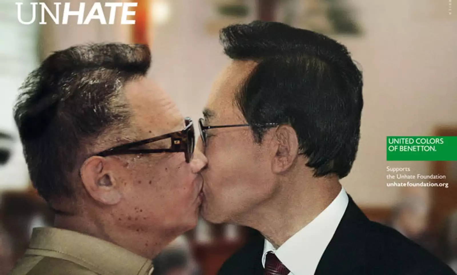 El tema central de estos anuncios es el beso, un símbolo de amor, entre líderes antagónicos de la política y la religión en el mundo.