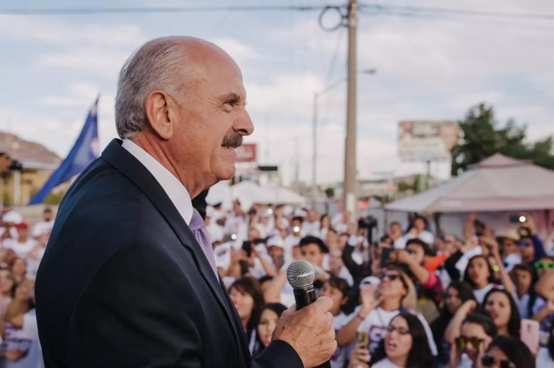 El candidato señala que los empleos mal pagados, la inseguridad y la corrupción son los principales problemas en la entidad. 