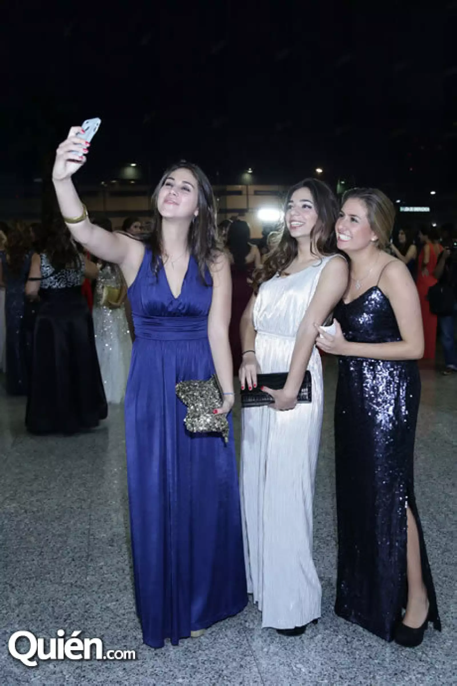 María y Daniela Freyria con Maite Camargo