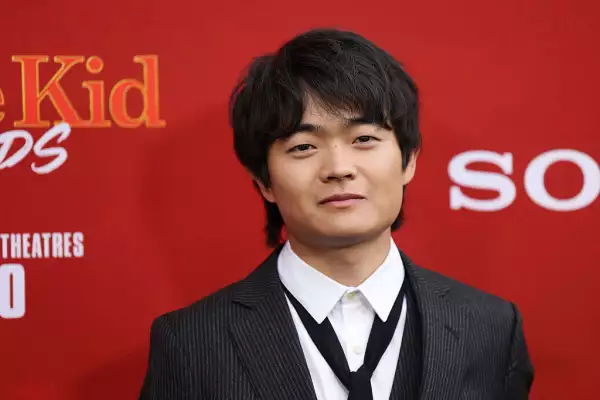 Foto de Ben Wang a su llegada a la premier de "Karate Kid: Legends" 