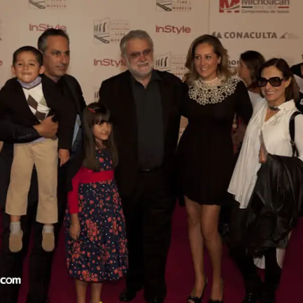 Julio Bracho con su familia