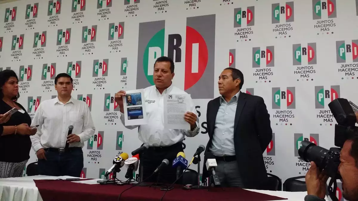 La denuncia fue interpuesta en la Procuraduría estatal por integrantes del Comité Directivo Estatal del tricolor.