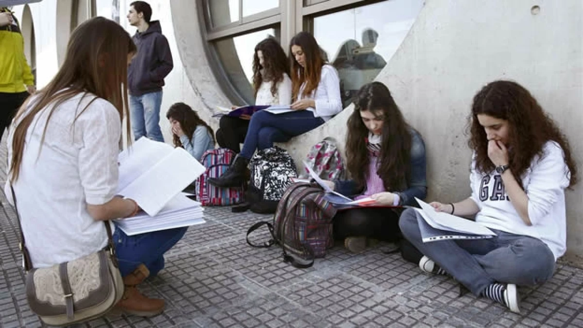 Las mujeres universitarias tienen más riesgos de sufrir los efectos del 'cyberbullying', indicó un estudio