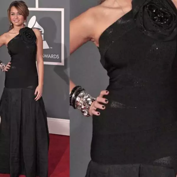 Miley Cyrus lució muy guapa en la entrega de los Grammy´s con este vestido largo negro.