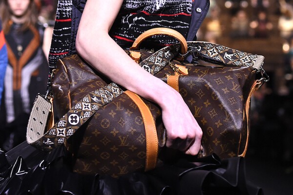 Louis Vuitton : Runway - Paris Fashion Week Womenswear Fall/Winter 2020/2021