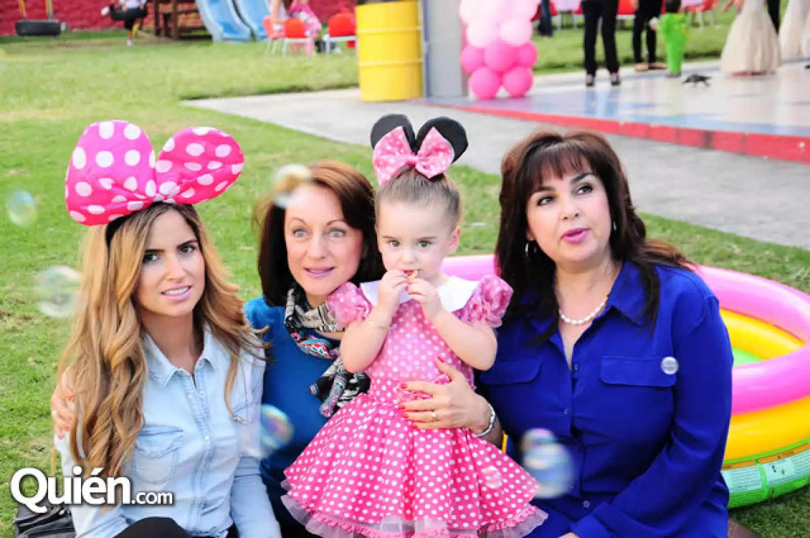 Ana Paola Luque, Isabel de Barrera, Valentina Barrera y Gabriela de Luque