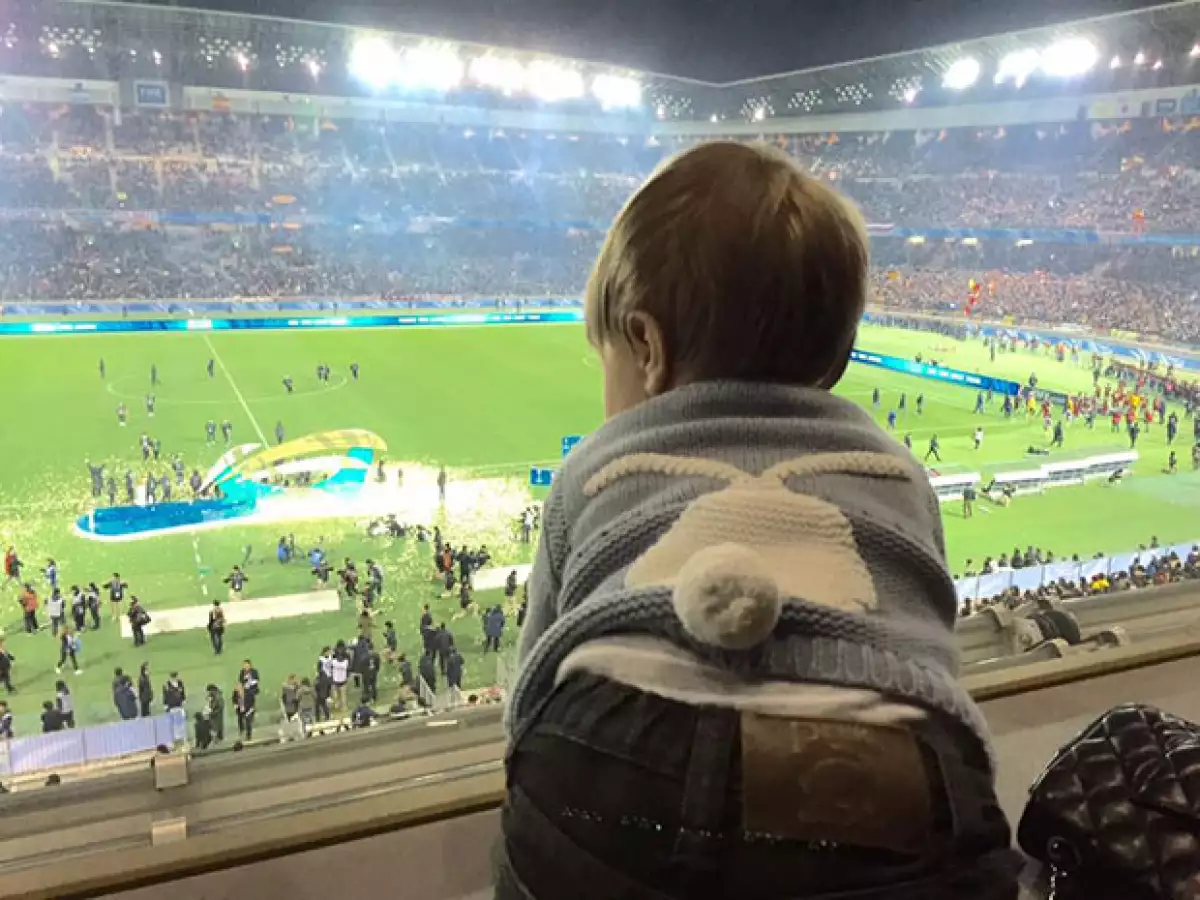 El pequeño sasha vio desde las tribunas el festejo de su papá.