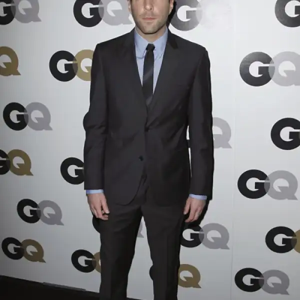 Zachary Quinto en la premiación del Hombre del Año de GQ.
