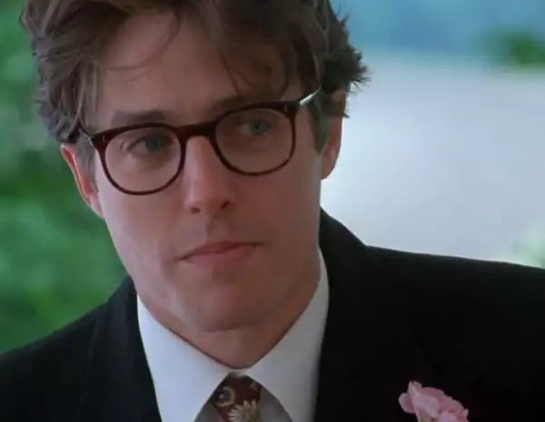Hugh Grant en una escena de Four Weddings.
