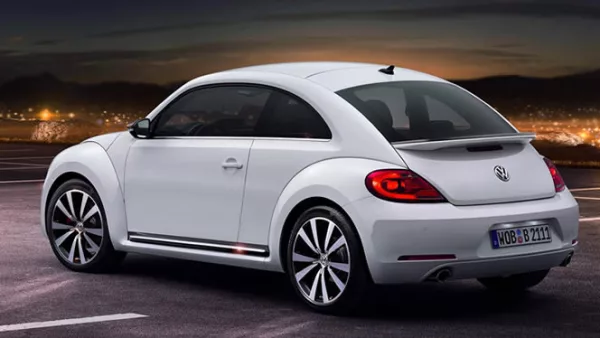 Su motor es un 1.2 TSI que genera un rendimiento de 4.3 litros de gasolina por cada 100 kilómetros recorridos.