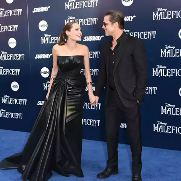 Aquí durante la premiere de Maléfica en Los Ángeles, donde en todo momento Brad estuvo al pendiente de Angelina, la protagonista de la red carpet.