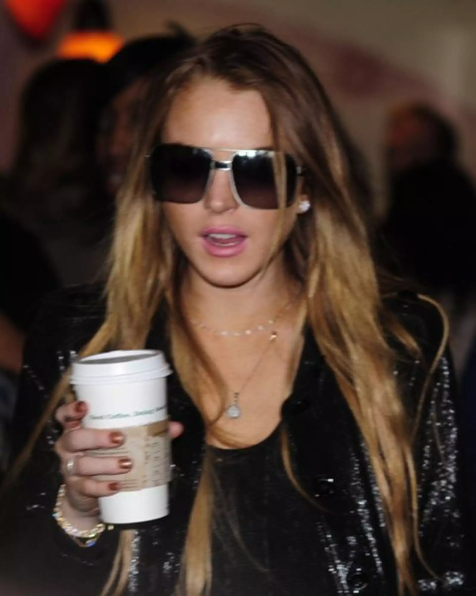 Aunque se dice que la actriz sólo toma té, en Londres prefirió un café.